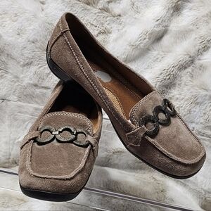 Naturalizer Taupe Suede Chain-Detail Loafers SZ 8.5M